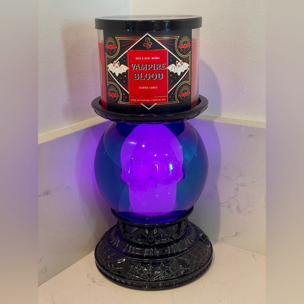 NWT 2024 BATH & BODY WORKS LIGHT UP SKULL 3 WICK CANDLE HOLDER
